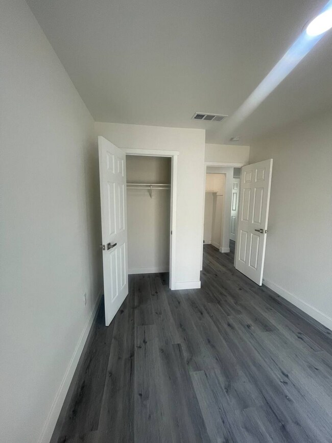 Building Photo - 148 E Amador St