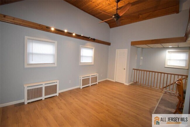 Building Photo - 99 Main St