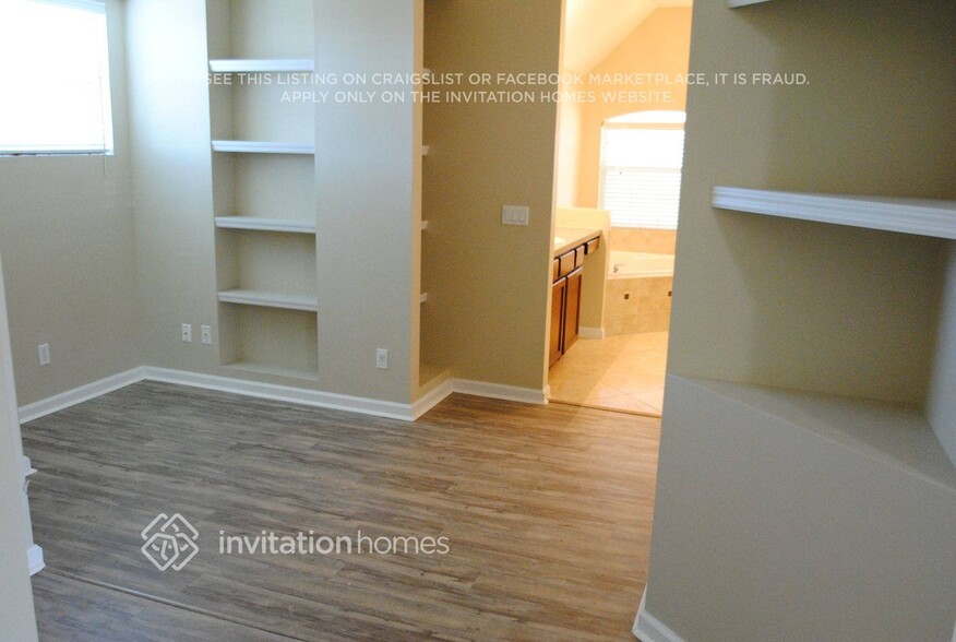 Building Photo - 13543 Via Roma Cir