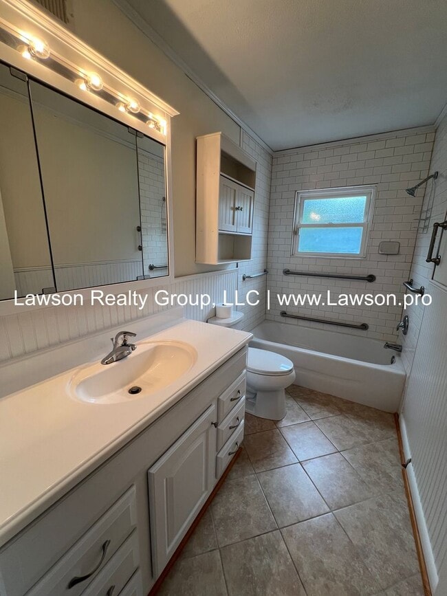 Building Photo - Nice, Three Bedroom Brick Ranch in City of...