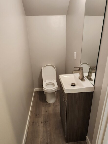 Building Photo - 3242 S 161st St