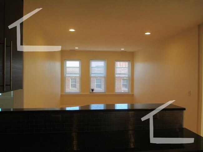 Building Photo - Central Brookline Location, Walk to BU and...
