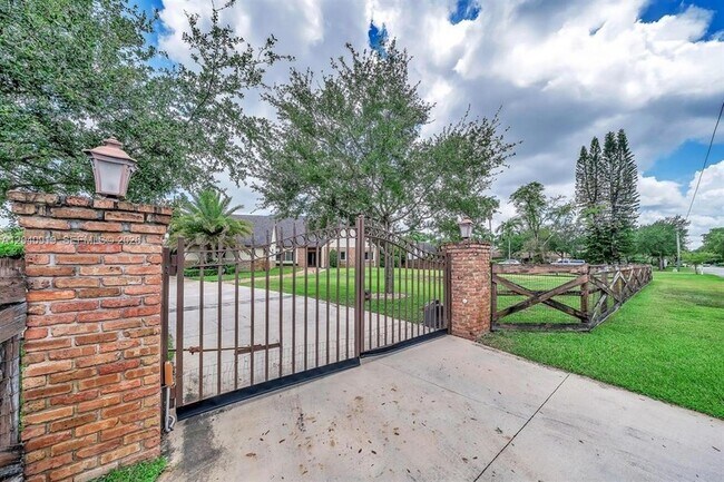 Building Photo - 4920 SW 170th Ave