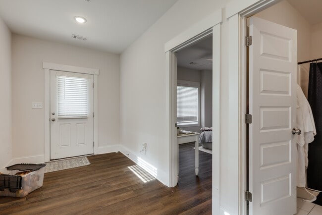 Building Photo - 372 Arch St