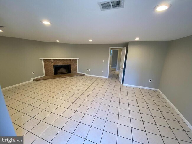 Building Photo - 9400 Candleberry Ct