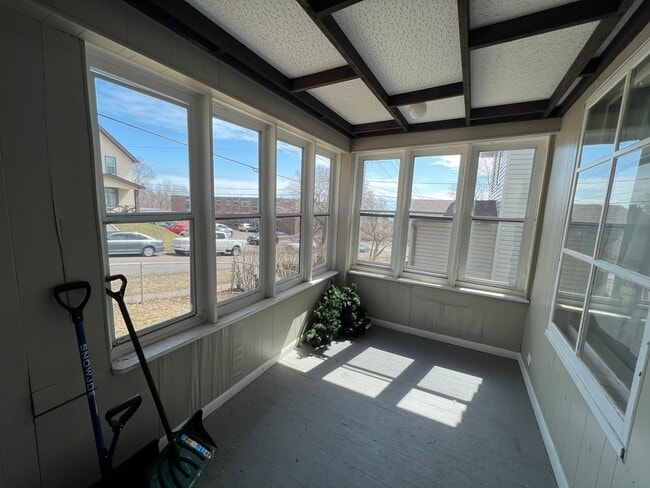 Building Photo - AVAILABLE JUNE - 3 Bed, 1 Bath Home close to Chester Park