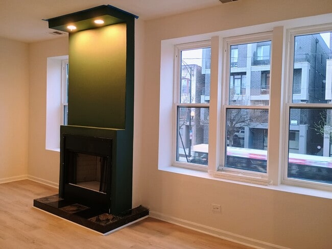 Building Photo - 2517 W Division St