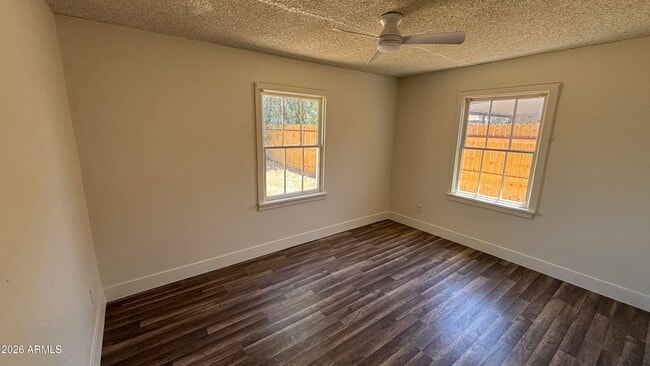 Building Photo - 2528 E Hartford Ave