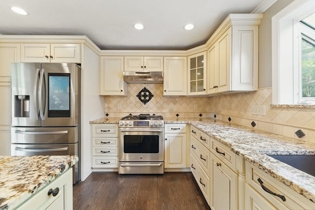 Building Photo - 121 Indian Meadow Dr