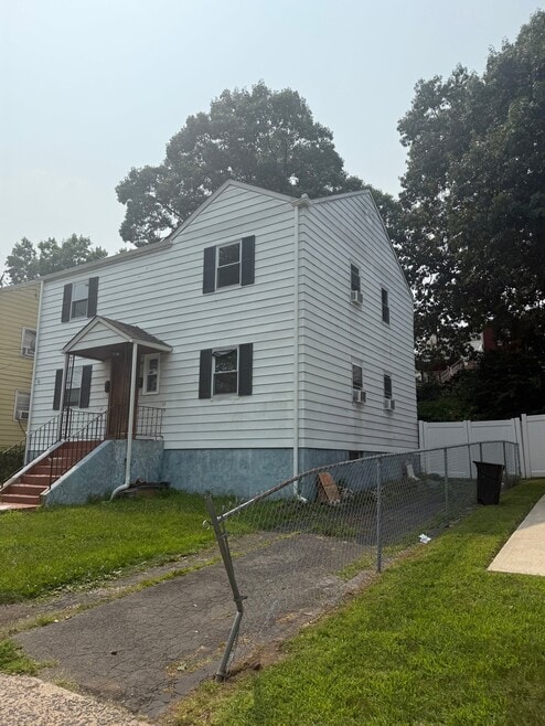 Building Photo - 28 7th Ave