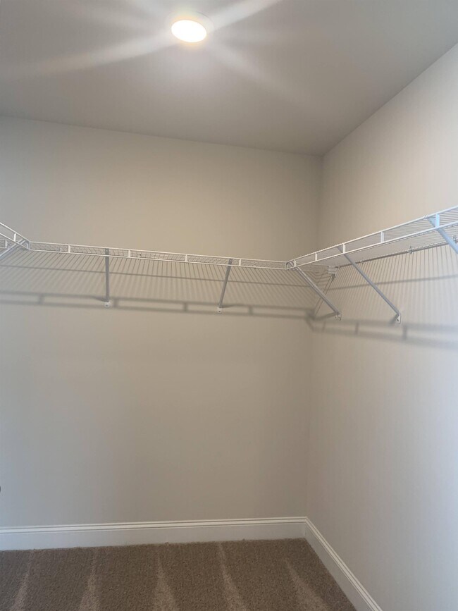 Building Photo - 6927 Eddy Point Ln