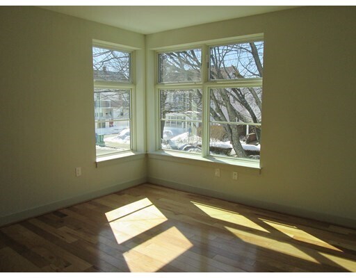 Building Photo - 150 Adams St