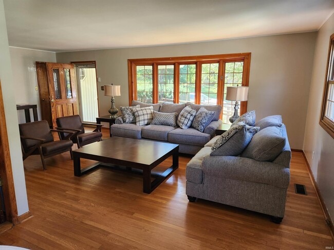 Building Photo - 509 S Swain Ave