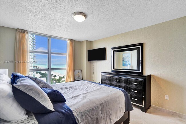 Building Photo - 16711 Collins Ave