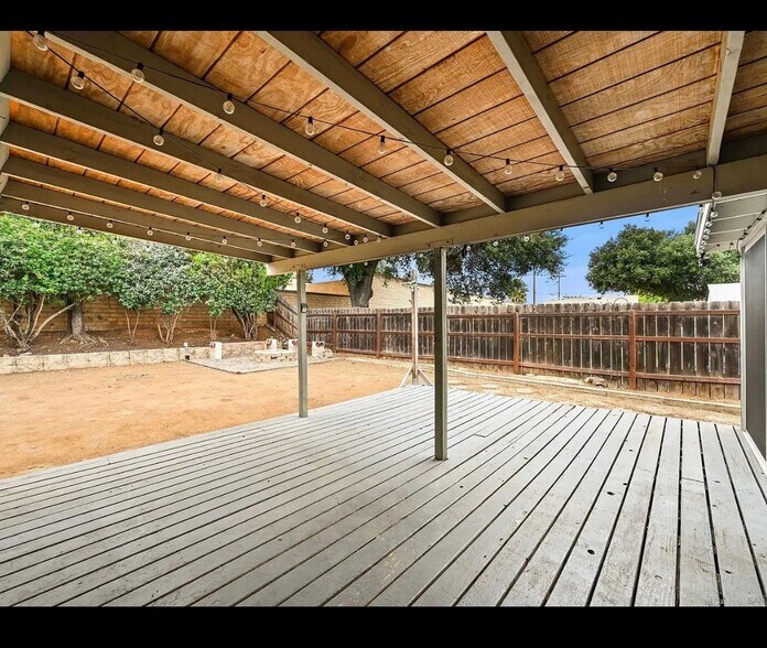 Building Photo - 927 Gray Dr