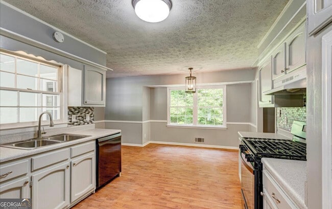 Building Photo - 922 Sharon Ct