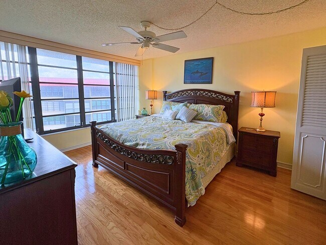 Building Photo - Calling All Snowbirds! 2-Bed, 2-Bath Condo...