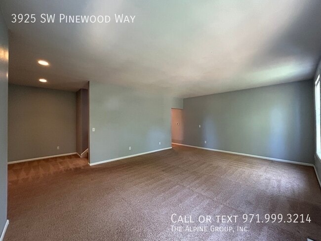 Building Photo - 3925 SW Pinewood Way