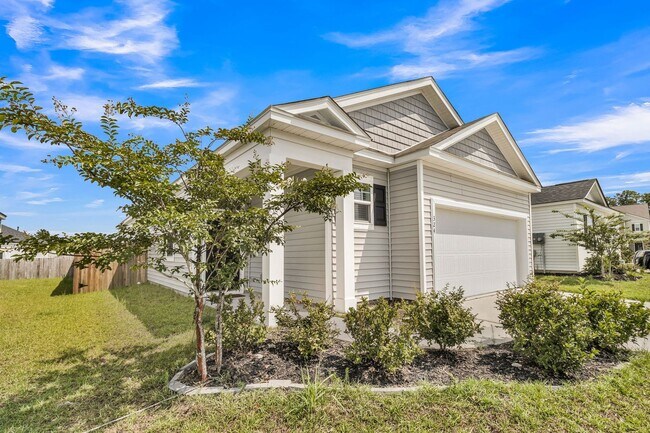 Building Photo - Modern Comfort in the Heart of Ladson