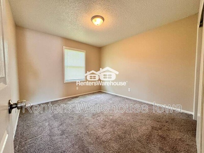 Building Photo - 910 SE 10th St