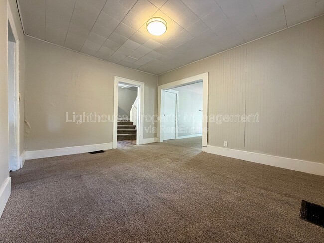 Building Photo - 1011 Quarry Ave NW