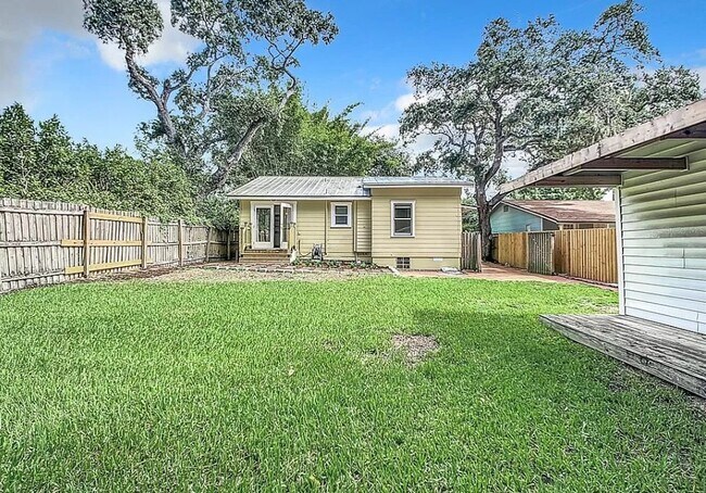 Building Photo - 3109 Johns Pky