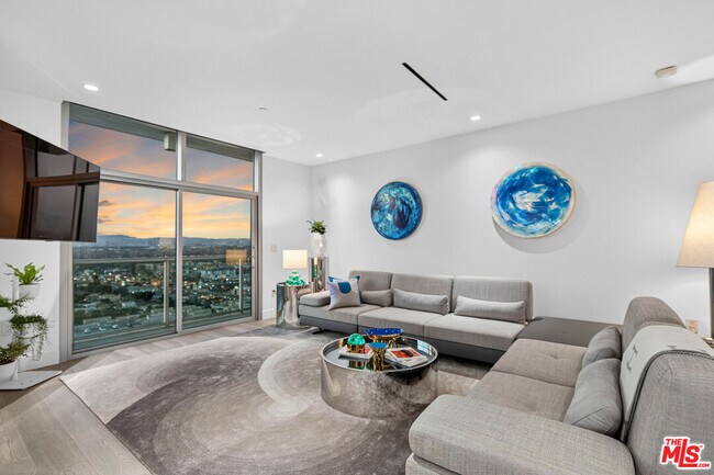 Building Photo - 13700 Marina Pointe Dr