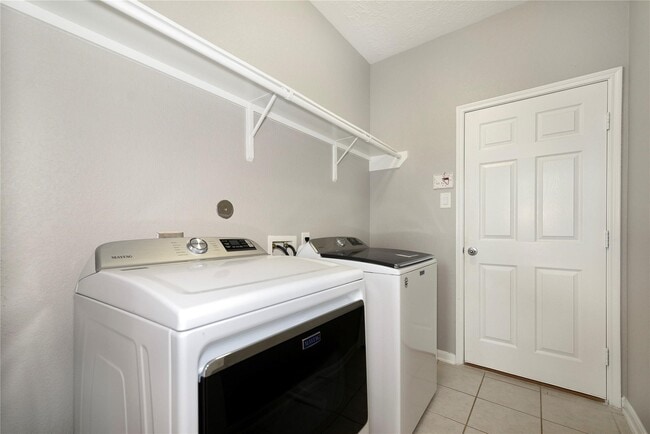 Building Photo - 24015 Adobe Ridge Ln