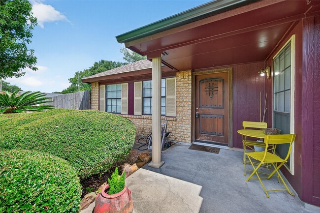 Building Photo - 15638 Empanada Dr