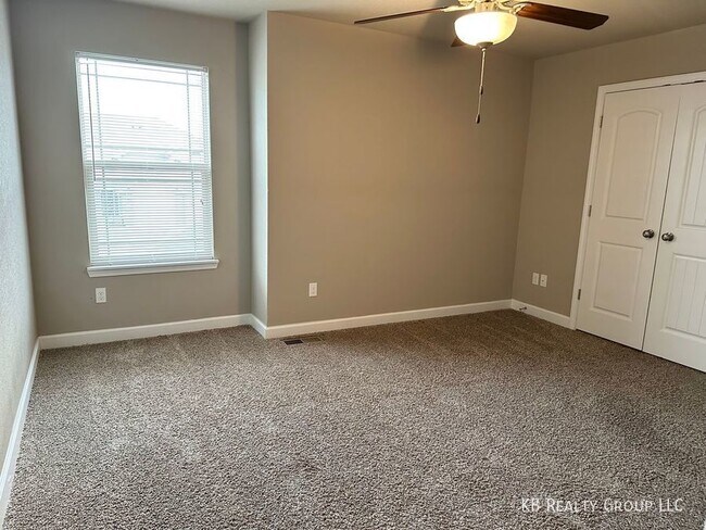 Building Photo - 2 Bed Townhome in Belton; Raymore-Peculiar...