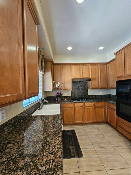 Building Photo - 11871 Mahogany Dr