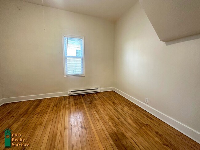 Building Photo - PM-221-002