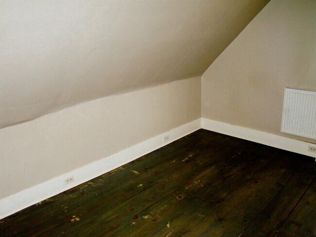 Building Photo - 86 School St