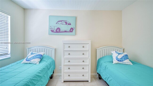 Building Photo - 2900 Banyan St