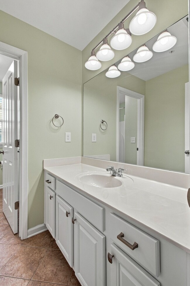 Building Photo - 2055 Hemlock Dr