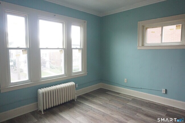 Building Photo - 472 Prospect Ave