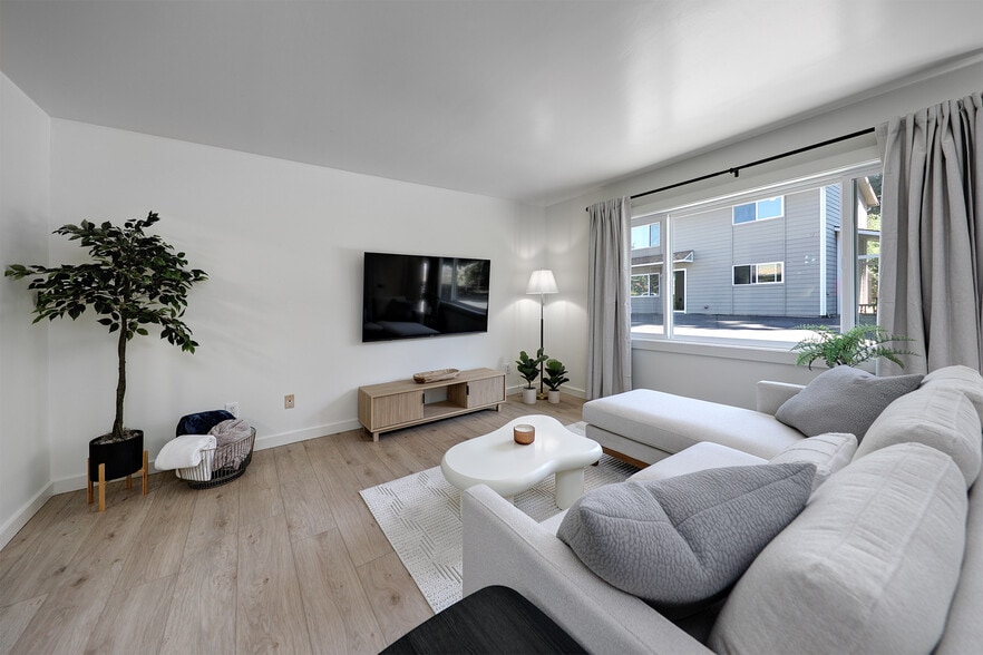 Building Photo - 11380 Greenburg Apartments