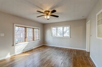Building Photo - CLOSE TO BEAVERDALE!! 2 Bed, 1 Bath Home in Des Moines