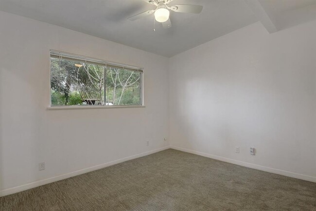 Building Photo - 803 Azie Morton Rd