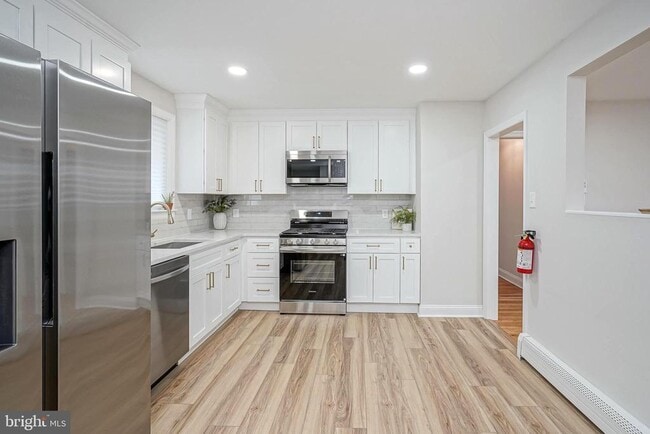 Building Photo - 10 Garfield Ave