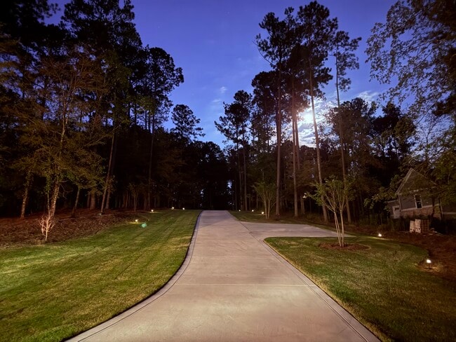 Building Photo - 1031 Pinehurst Dr