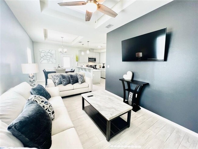 Building Photo - 16 Magnolia Ave