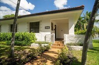 Building Photo - 2121 SW 13th Ave