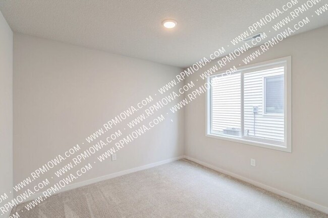 Building Photo - 1129 NE 56th St