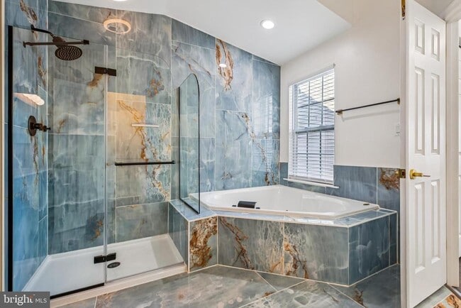 Building Photo - 8 Crusader Ct