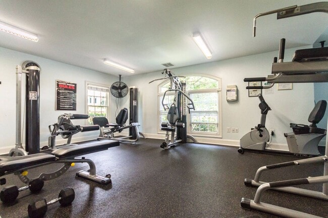 Building Photo - Lovely & Spacious 3 Bedroom, 2.5 Bathroom ...