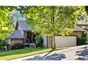 Building Photo - Spacious 2br with additional room in The M...