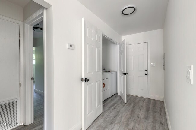 Building Photo - 138 Kingston Ave