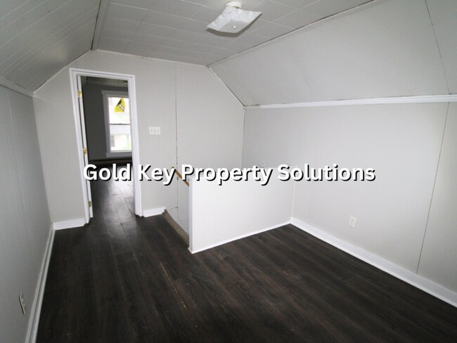 Building Photo - All Electric 2 BR 1 BA House with Main-Level Laundry Hookups (NO SECTION 8)