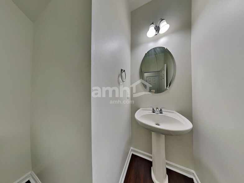 Building Photo - 508 Goatsbeard Ct